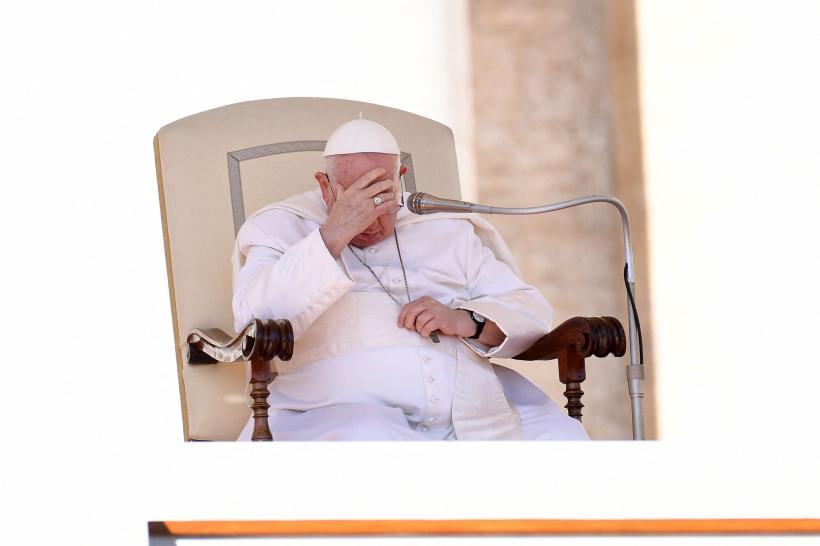 Papa și-a anulat activitățile de sâmbătă din cauza unei gripe ușoare
