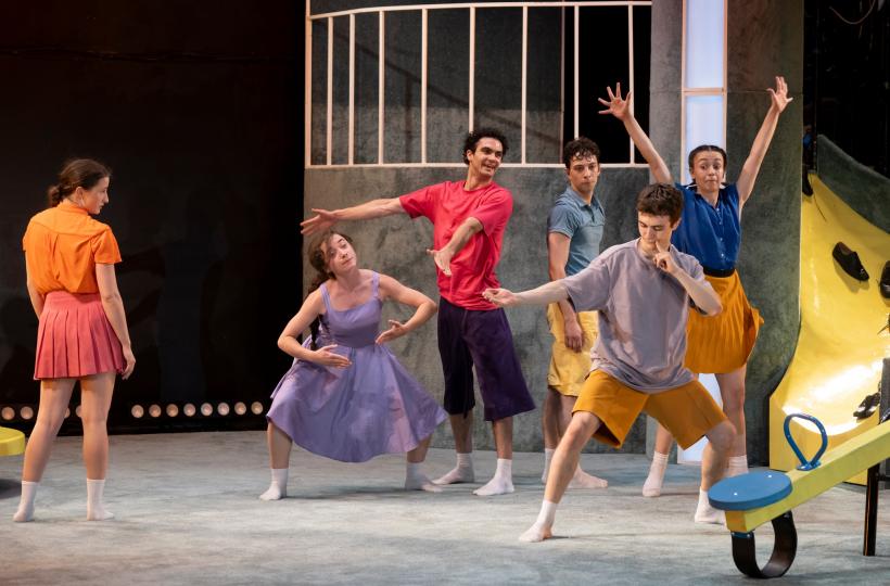 SF (SUPER-FRAGIL) Spectacol de teatru fizic pentru adolescenți semnat Andrea Gavriliu, la Teatrul Excelsior 18871755