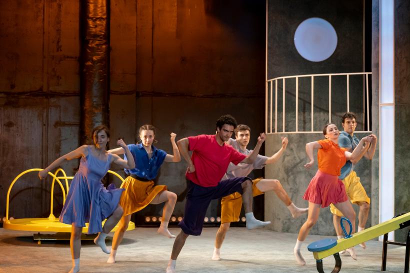 SF (SUPER-FRAGIL) Spectacol de teatru fizic pentru adolescenți semnat Andrea Gavriliu, la Teatrul Excelsior 18871760