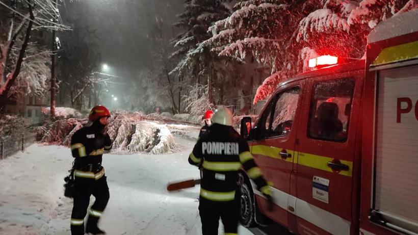 Vin ninsorile în această noapte: Militarii, pompierii, polițiștii și jandarmii, gata să intervină în zonele în care este viscol. Premierul Ciolacu a convocat comandamentul de iarnă 