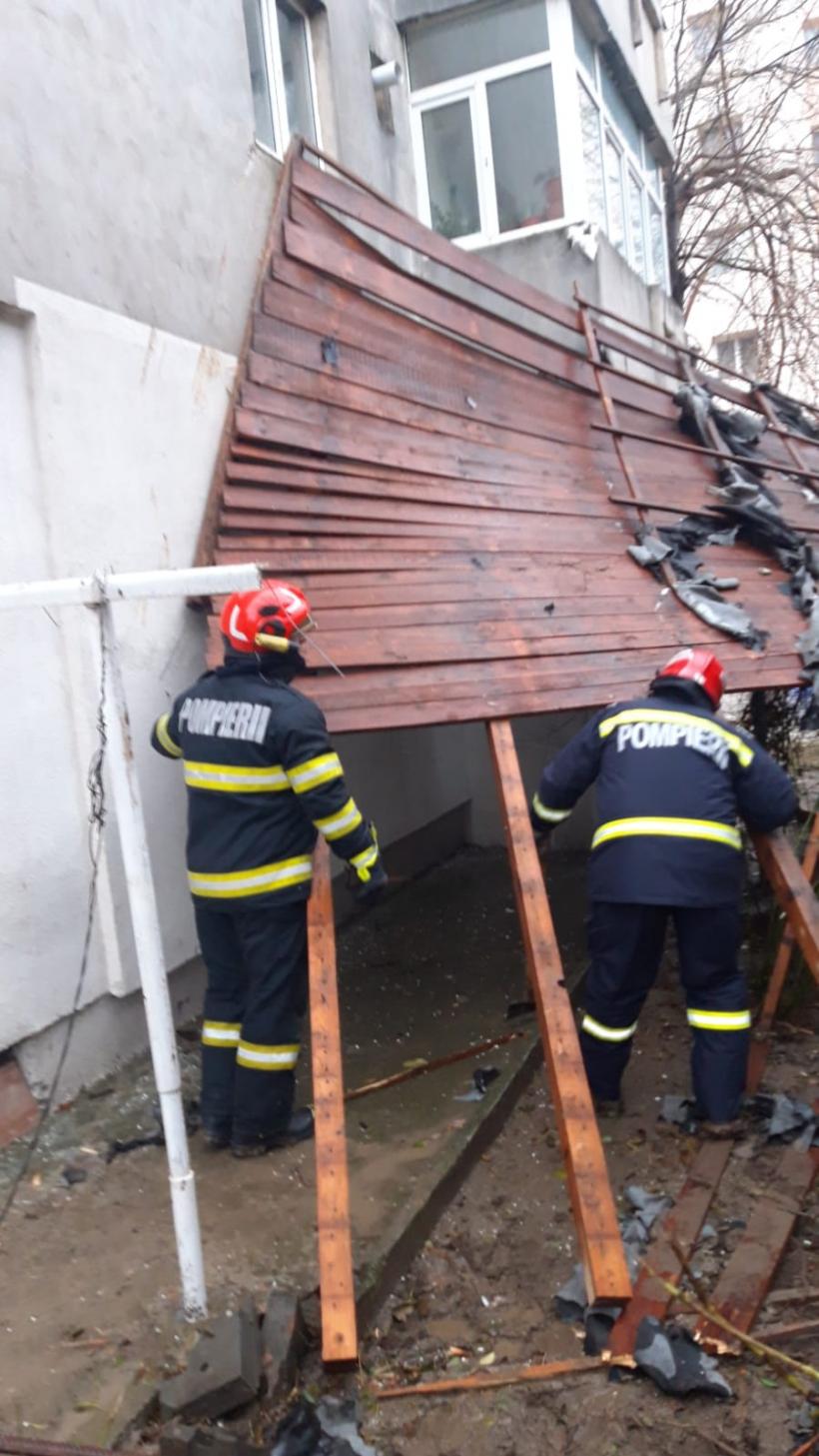 Codul Roșu, prelungit până la ora 16.00. La Constanța, 59 de localități au rămas fără curent electric. Toate drumurile județene sunt închise 18871930