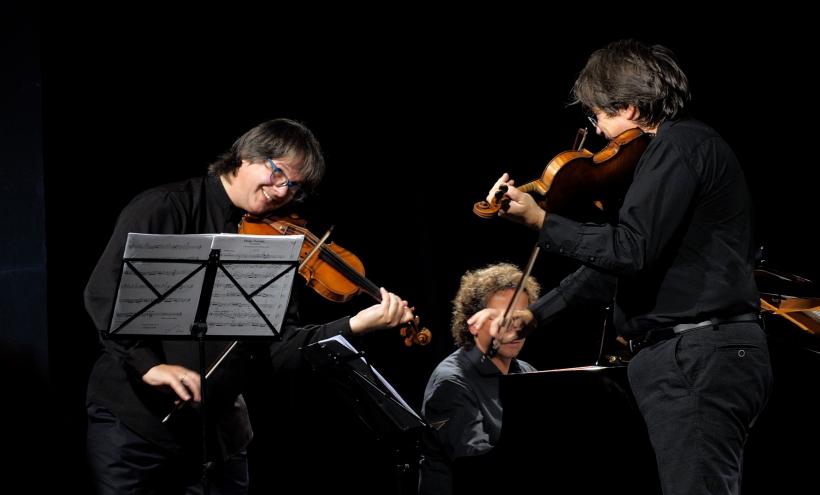 Duelul viorilor - Stradivarius versus Guarneri la Ateneul Român din Bucureşti pe 2 decembrie
