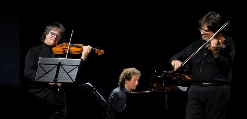 Duelul viorilor - Stradivarius versus Guarneri la Ateneul Român din Bucureşti pe 2 decembrie 18871860