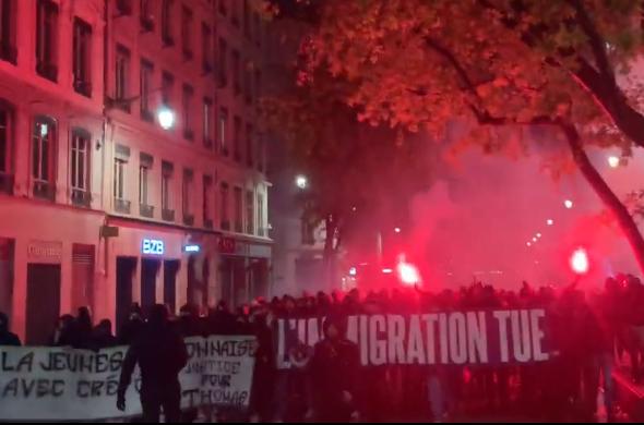 Demonstrații violente în Franța, după uciderea unui adolescent la o petrecere. Oamenii scandează ”Islamul în afara Europei!”