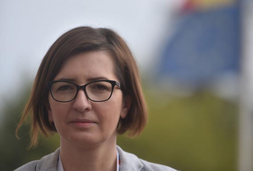 Vaccinurile cumpărate de Cîțu & co, suficiente pentru a vaccina 49 de milioane de oameni. Au vrut să le bage pe gât românilor, printr-o lege care să condiționeze dreptul la muncă 18872014