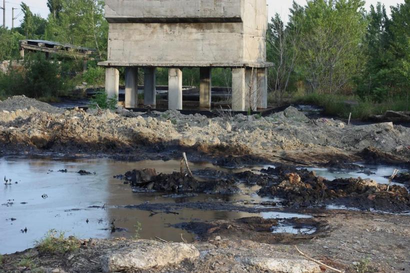 2.400 de zone, scăldate în otravă: Am decontaminat până am umplut țara de terenuri poluate. Industria petrolieră face prăpăd 18872009