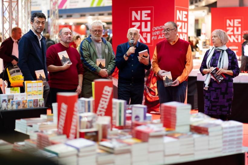 Topul Crime Scene Press la Gaudeamus 2023: romanul Reykjavík, care poartă semnătura premierului Islandei, în preferințele cititorilor români 18872098