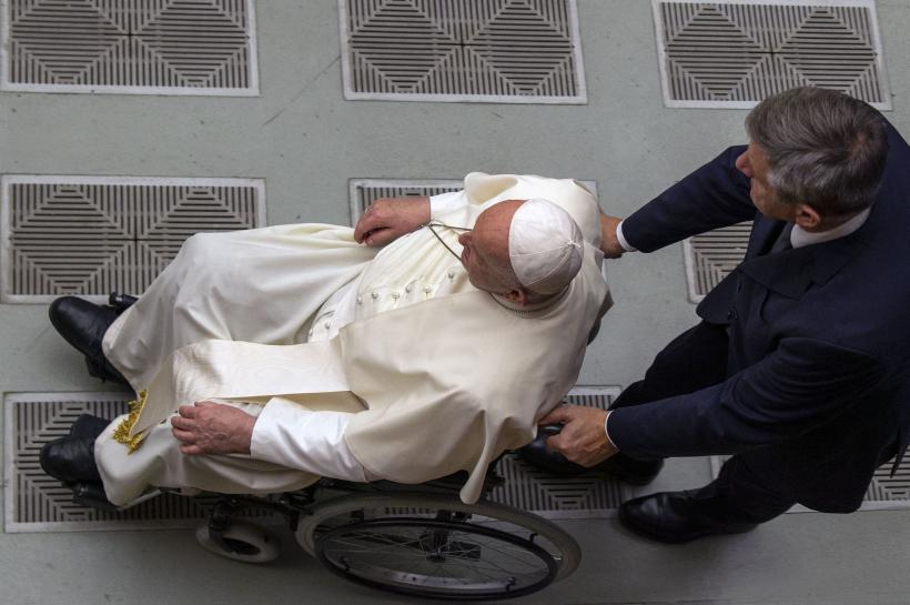 Sănătatea Papei Francisc naște îngrijorări: Suveranul Pontif se retrage de la COP28