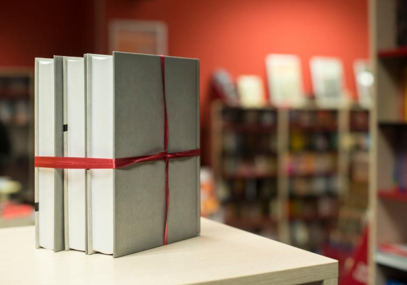 Top 3 cărți de la Bookzone pe care le poți oferi cadou de Crăciun