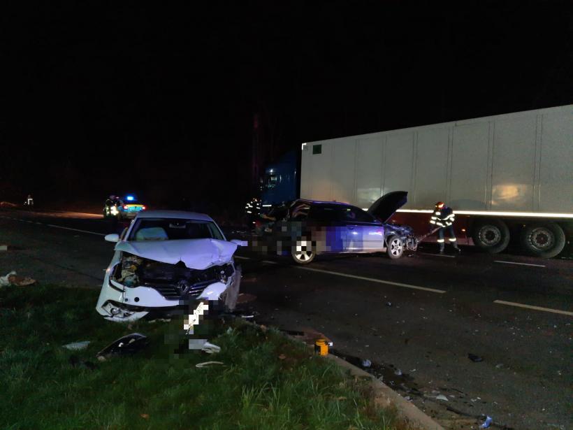 Accident cu un TIR și două autoturisme. Mai multe victime, printre care doi copii, transportate de urgență la spital  18872849