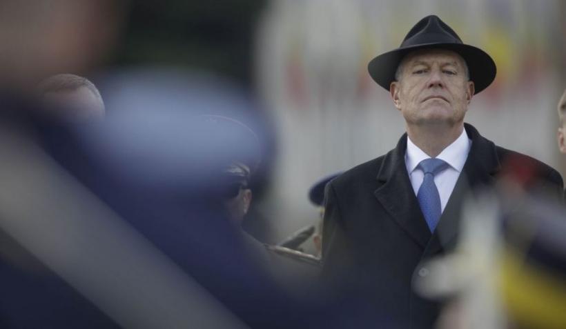 Noul şef al Statului-Major al Apărării a fost învestit. Klaus Iohannis a înmânat drapelul de luptă generalului Gheorghiță Vlad 18872791