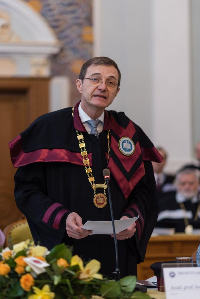 Interviu-eveniment cu președintele Academiei Ioan Aurel Pop: „Asta îi doresc eu țării: să ne țină și să ne redea demnitatea, bucuria de a fi români” 18872591