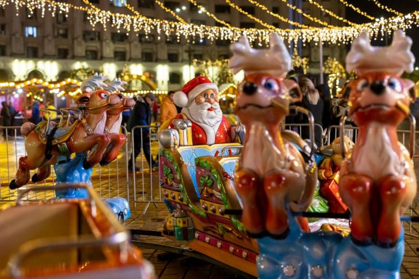 S-au aprins luminițele de Crăciun, în Capitală! Decorațiunile și ghirlandele de pe principalele bulevarde au costat 5 milioane de lei 18872833