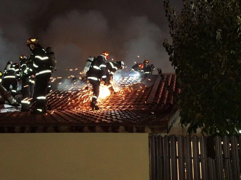 Incendiu la un grup de locuințe din sectorul 5 din Capitală 18872954