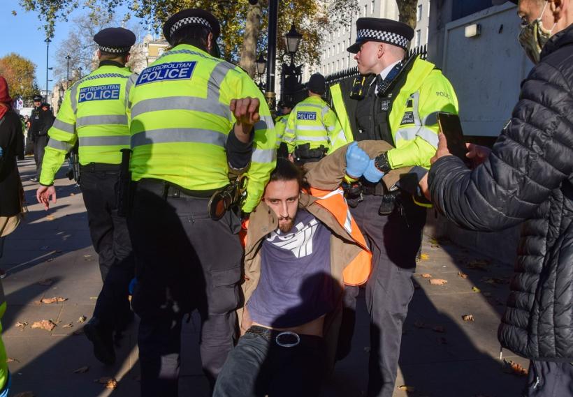 Polițiști rănți după meciul Aston Villa - Legia Varșovia. Zeci de persoane, arestate 18872867