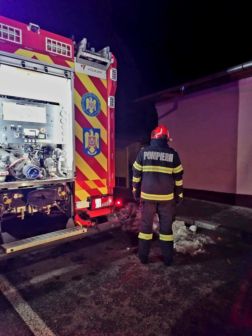 Trei persoane au suferit arsuri în urma unei explozii ce s-a produs într-o gospodărie din Giurgiu 18872969