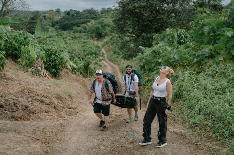 Apariție neașteptată, diseară, la America Express:  Anamaria Prodan îi însoțește pe Romică și Cătălin Țociu pe Drumul Soarelui! 18873104