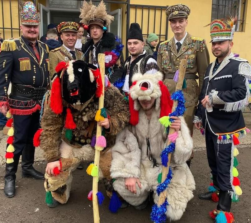 Colinde și gogoși pentru turiști, la Pietroșița și Moroeni 18873338