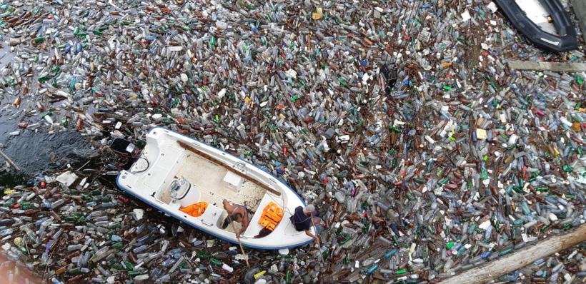Ministrul Mediului cere sancțiuni dure: Lacul Bicaz nu este groapa de gunoi a nimănui