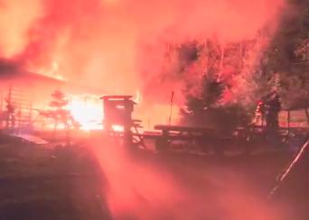 Incendiu la un camping din Vâlcea