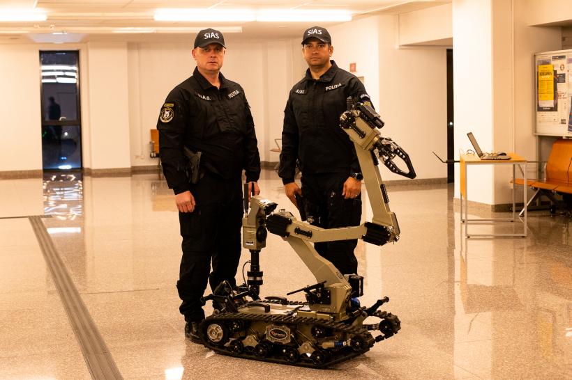 Amenințare cu bombă într-un nou episod special din Oamenii Legii  - Cum este folosită tehnologia de ultimă generație în lupta cu infractorii 18873365