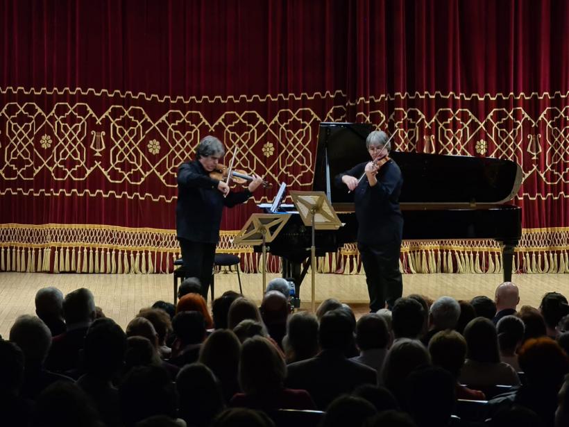 Duelul Viorilor: un debut spectaculos cu casa închisă la Ateneul Român  Urmează Ploiești, Timișoara și Craiova 18873396