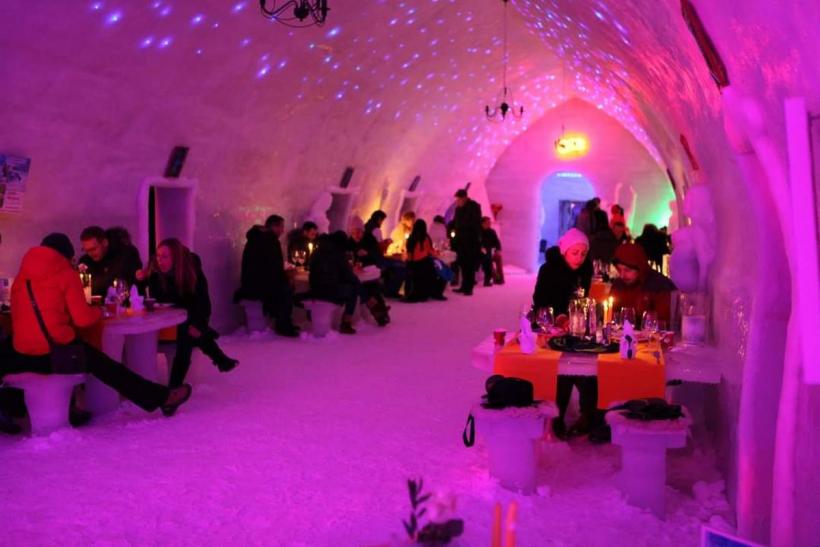 Tehnologie nordică: Hotelul de Gheață de la Bâlea, modelat cu baloane 18873311