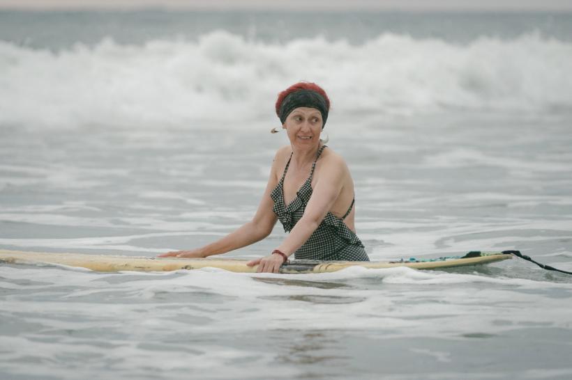 Romică și Cătălin Țociu au câștigat imunitatea mare aseară, la America Express. Diseară, concurenții se lasă duși de val, pentru o sesiune intensă de surfing! 18873457