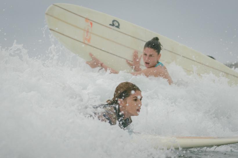 Romică și Cătălin Țociu au câștigat imunitatea mare aseară, la America Express. Diseară, concurenții se lasă duși de val, pentru o sesiune intensă de surfing! 18873461