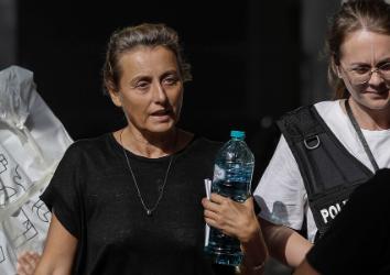 Mama lui Vlad Pascu scapă de arestul la domiciliu