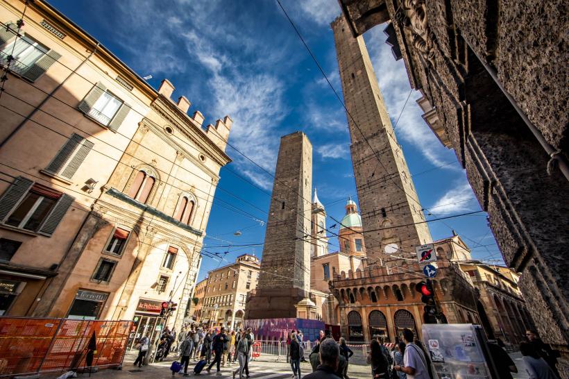Pericol de prăbușire: repararea turnului înclinat din Bologna va dura cel puțin 10 ani