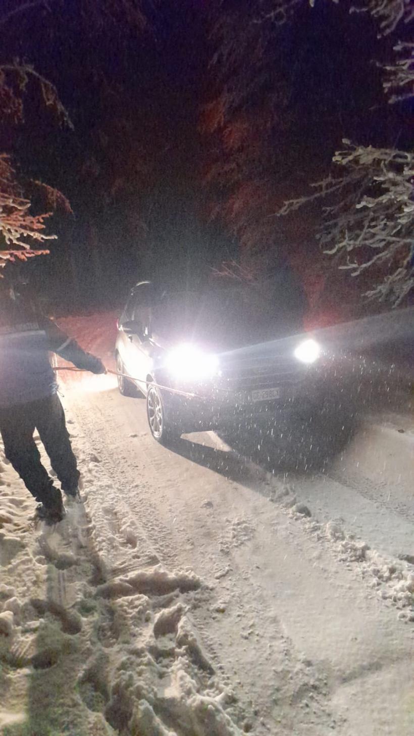 Neechipați de iarnă, doi turiști au rămas blocați în zona Peșterii Ghețarul de la Scarișoara