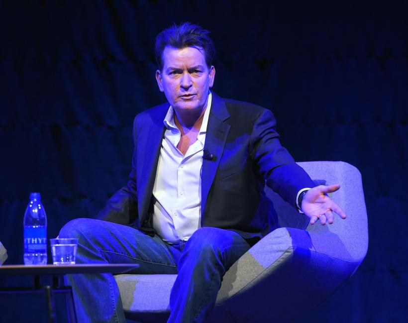 Cum a renunțat celebrul actor Charlie Sheen la băutură. Vedeta din "Doi bărbați și jumătate" nu a mai pus gura pe alcool de 6 ani  18873929