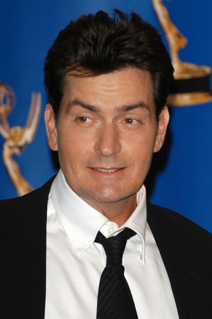 Cum a renunțat celebrul actor Charlie Sheen la băutură. Vedeta din "Doi bărbați și jumătate" nu a mai pus gura pe alcool de 6 ani  18873933