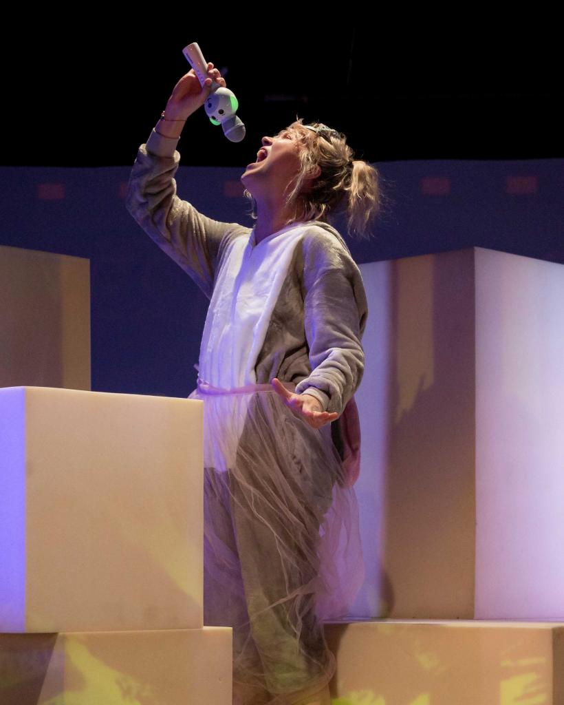 Premiera oficială OAMENI BUNI la Teatrul de Comedie 18873958