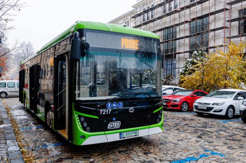 Șase autobuze electrice vor intra de sâmbătă pe traseu, pe linia 330 din Capitală