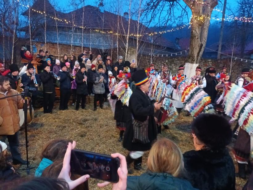 Colinde, plăcinte și gogoși gratis, în nordul Dâmboviței 18874249