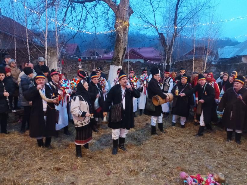 Colinde, plăcinte și gogoși gratis, în nordul Dâmboviței 18874250