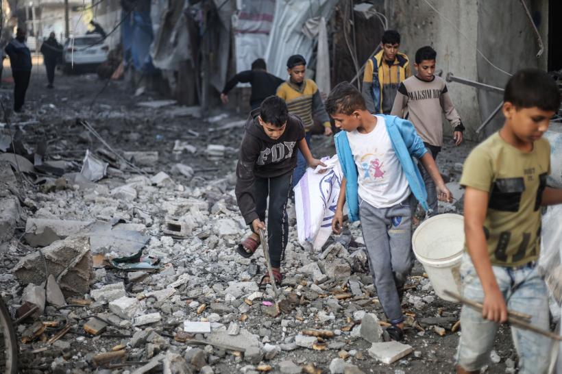 Armata israeliană a cerut evacuarea URGENTĂ a locuitorilor din Khan Younis. Opt români și familiile acestora au ajuns astăzi acasă 18874285