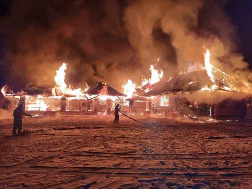 Incendiu violent la o cabană din Mănăstirea Humorului