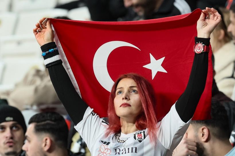 Șoc: Întreg fotbalul din Turcia suspendat, după ce președintele unui club a lovit un arbitru cu pumnul