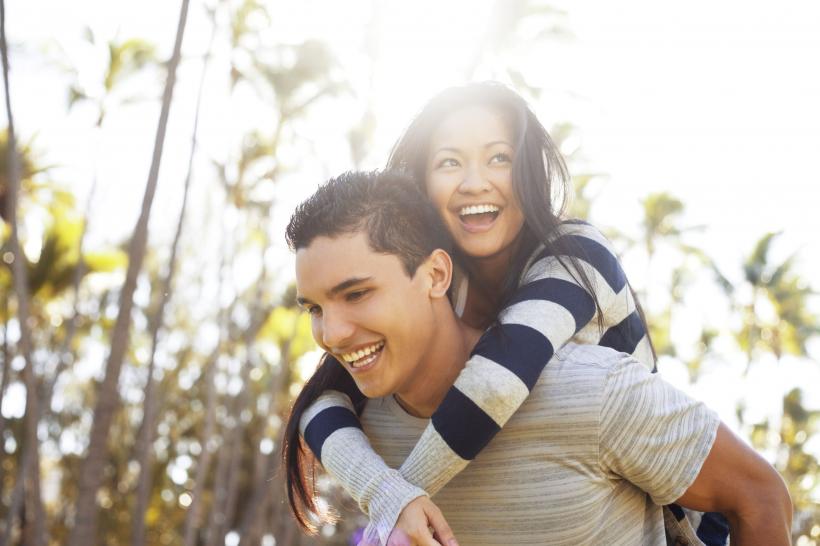 9 moduri simple în care îți poți face partenerul să se simtă iubit în fiecare zi