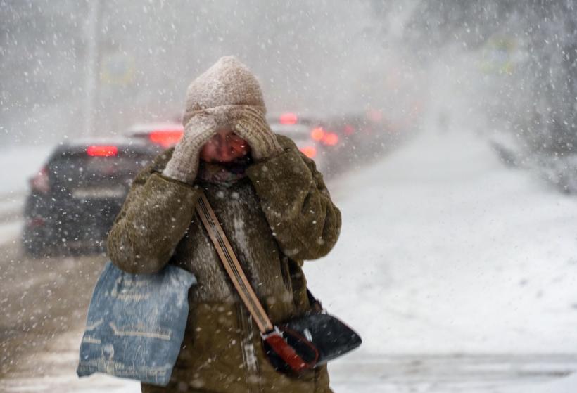 Schimbare bruscă a vremii. România se pregătește să înfrunte un val de aer polar: Temperaturi scăzute și precipitații abundente
