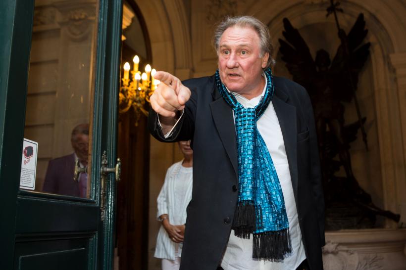 Gerard Depardieu scandalizează Franța, care vrea să-i retragă medalia Legiunea de Onoare  18875404