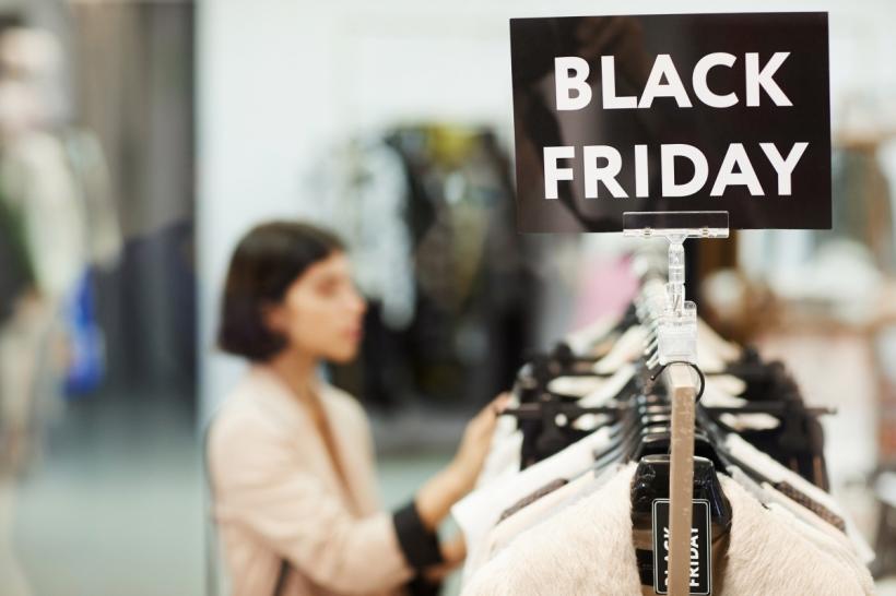 Românii cheltuie sume uriașe de Black Friday şi sărbători de iarnă pentru produse de electro-IT 18875408