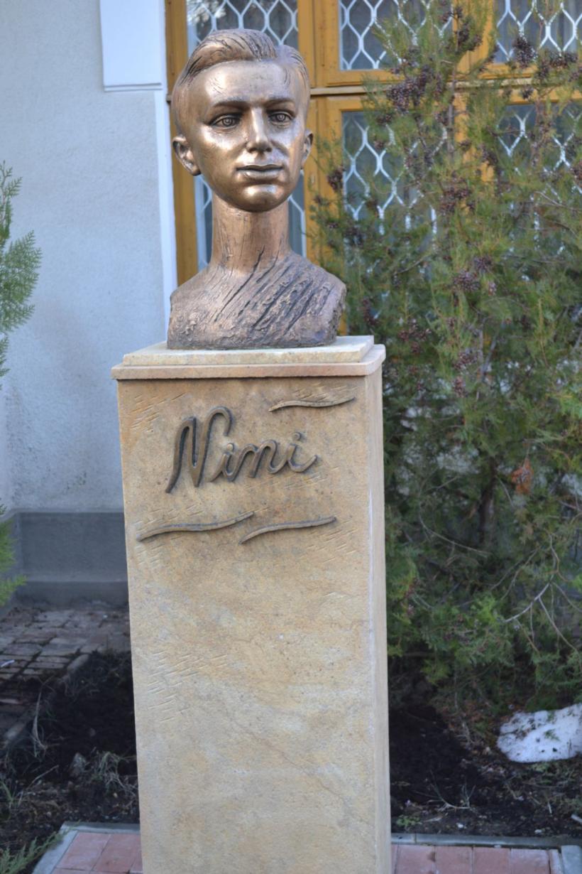 Patru decenii de la moartea omului, nouă decenii de la nașterea poetului. ​​​​​​​Nichita Stănescu, închinăciune de decembrie 18875563