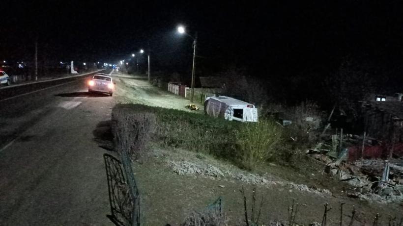 Accident mortal pe DN 64, în Ionești. Un bărbat de 45 de ani a murit, iar un copil de 14 ani și un alt bărbat de 48 de ani au ajuns la spital