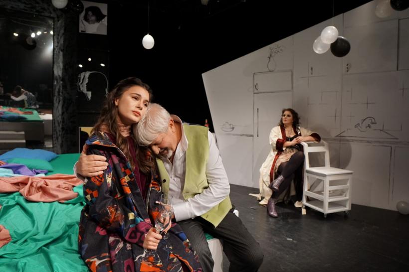 „Achit în avans” de Nadejda Ptușkina, în regia lui Emil Gaju, cea mai nouă producție a Teatrului Național Iași,   lansată înainte de Crăciun 18875788