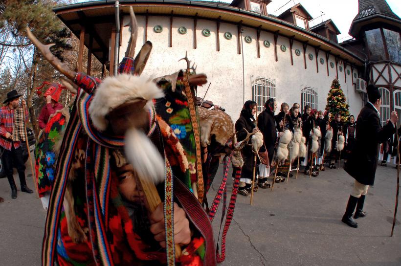 Anotimpul colindelor – tradiția care vestește Nașterea Domnului. Simboluri și semnificații, în fiecare regiune a României