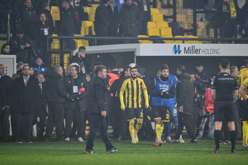 Scandal monstru în fotbalul din Turcia: sportivii de la Istanbulspor au ieșit de pe teren în semn de protest față de o decizie a arbitrului 18875986